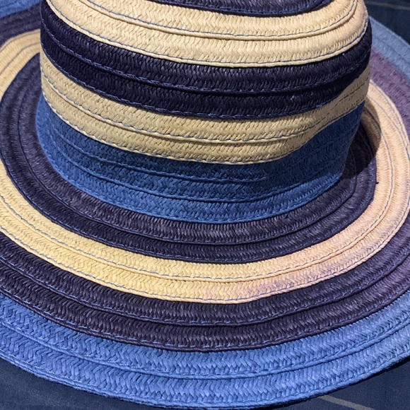 💥2/$30 VEUC Gymboree Girl’s Woven Striped Blue & Beige Sun hat - size M - Picture 3 of 11